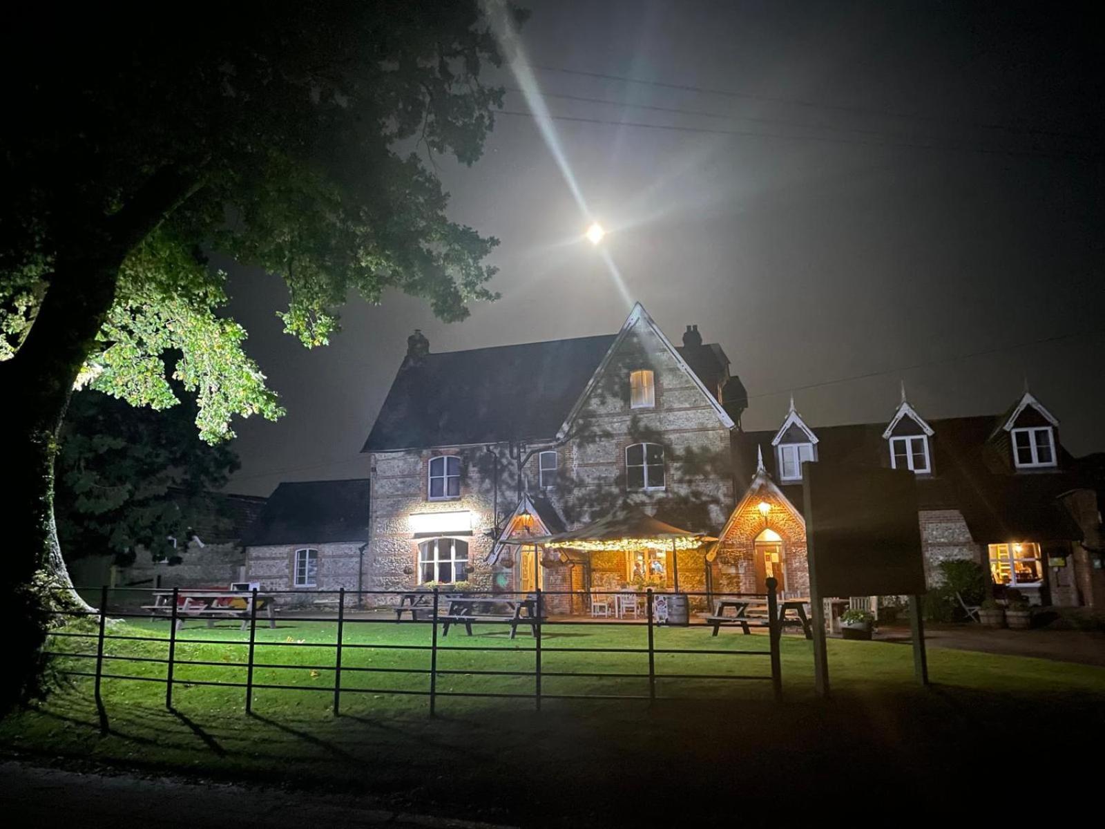 The Fox Inn Ansty  Экстерьер фото
